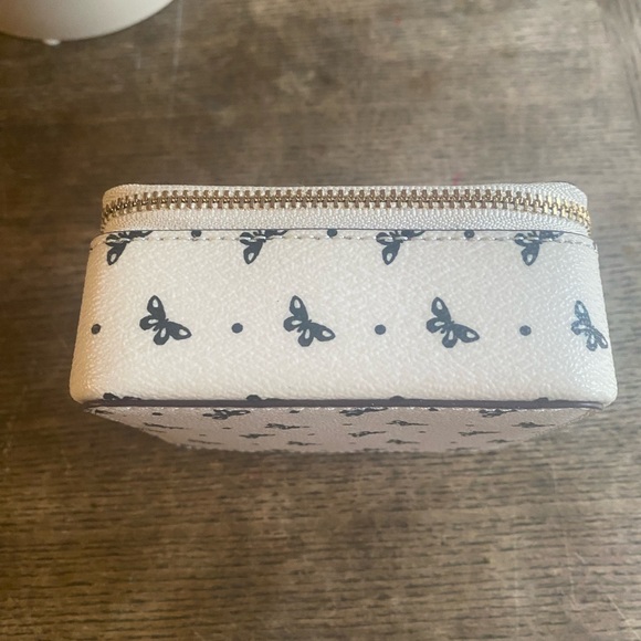 Coach Cream Butterfly Print Jewelry carrying case - Picture 10 of 11